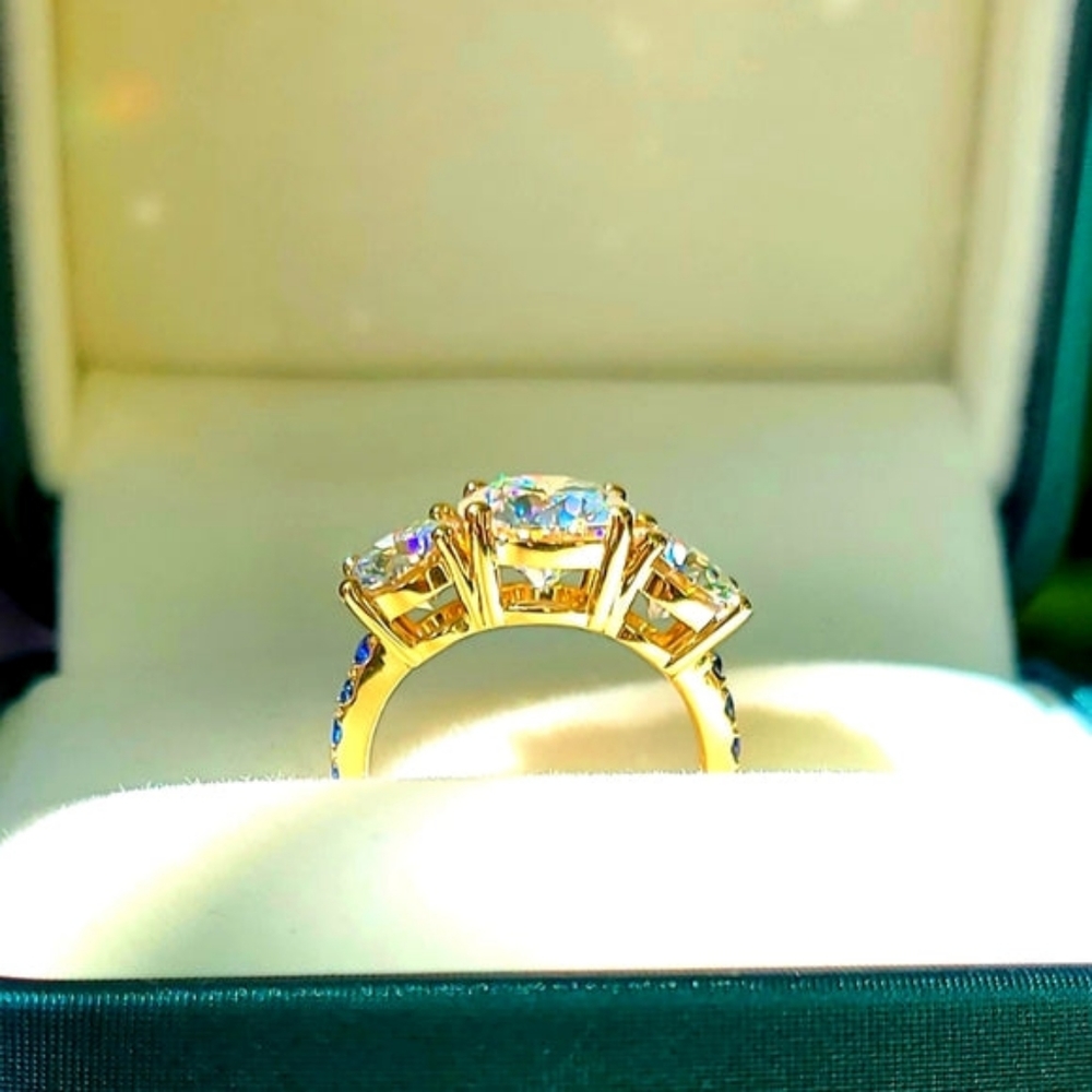 Solid 18k gold 4.5ct moissanite ring with side blue sapphire